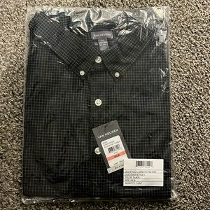 Men’s black checked Van Heusen NWT button down short sleeve dress shirt.